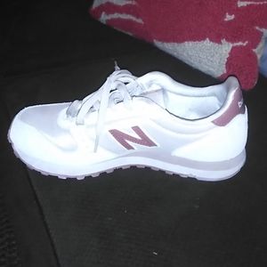 New balance tennis shoes